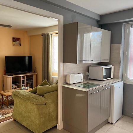 Gite Du St Martin Apartment Oradour-Fanais ภายนอก รูปภาพ