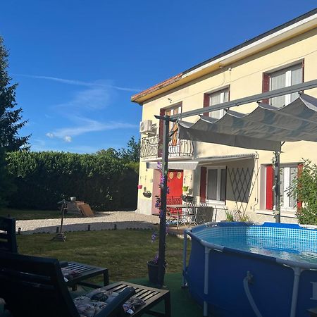 Gite Du St Martin Apartment Oradour-Fanais ภายนอก รูปภาพ