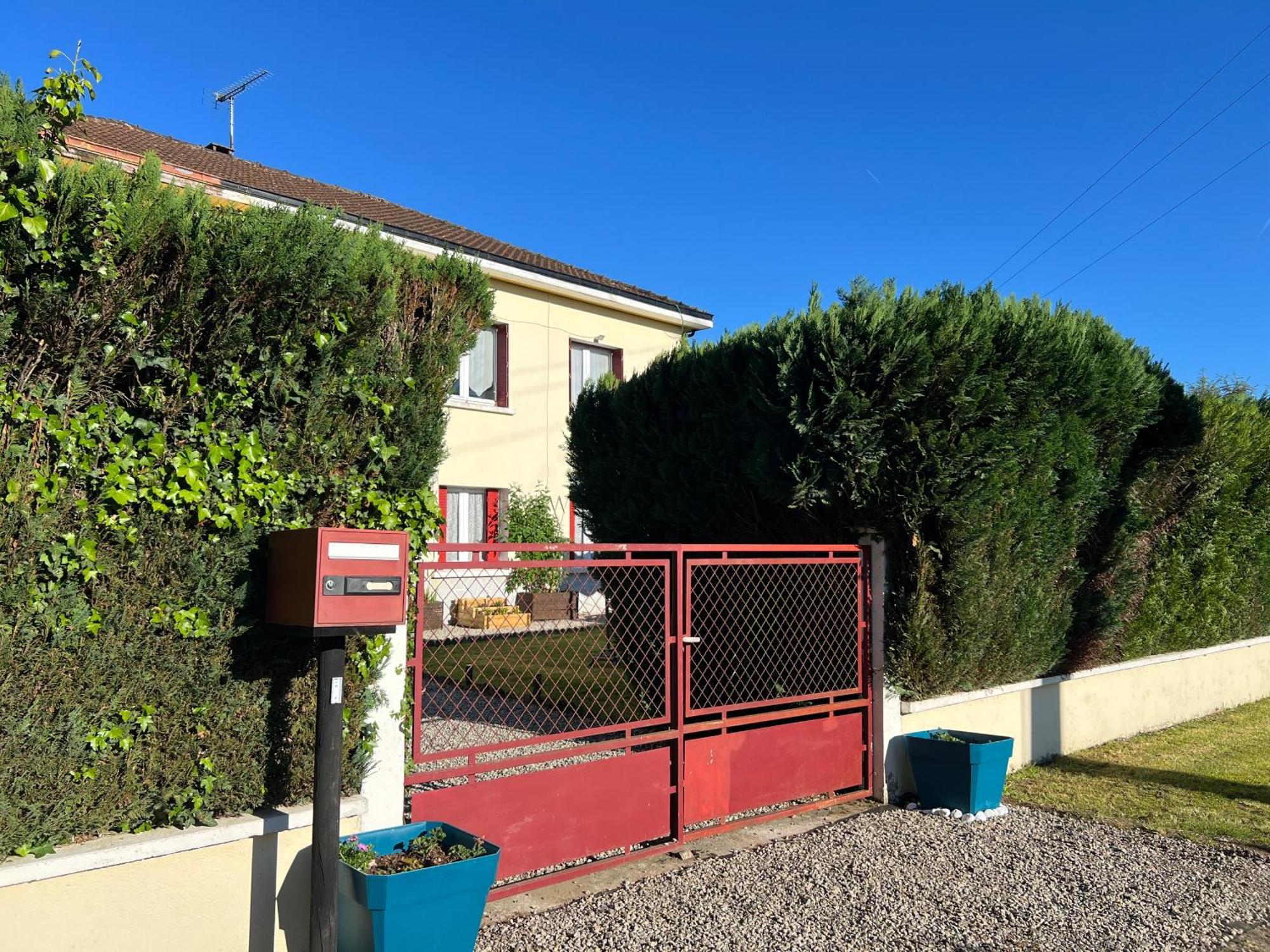 Gite Du St Martin Apartment Oradour-Fanais ภายนอก รูปภาพ